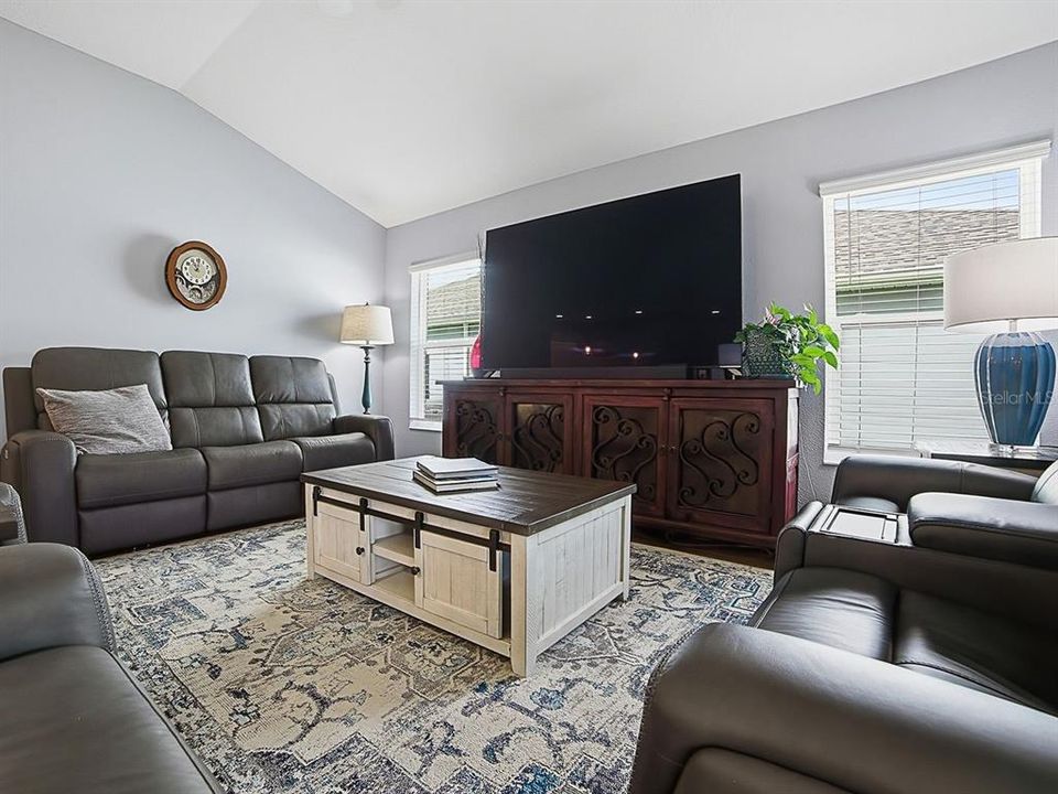 For Sale: $527,000 (3 beds, 2 baths, 1959 Square Feet)