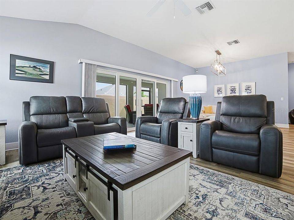 For Sale: $527,000 (3 beds, 2 baths, 1959 Square Feet)