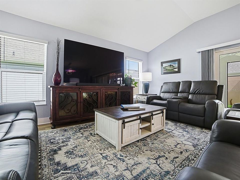 For Sale: $527,000 (3 beds, 2 baths, 1959 Square Feet)
