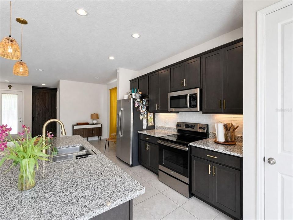 For Sale: $365,000 (3 beds, 2 baths, 2665 Square Feet)