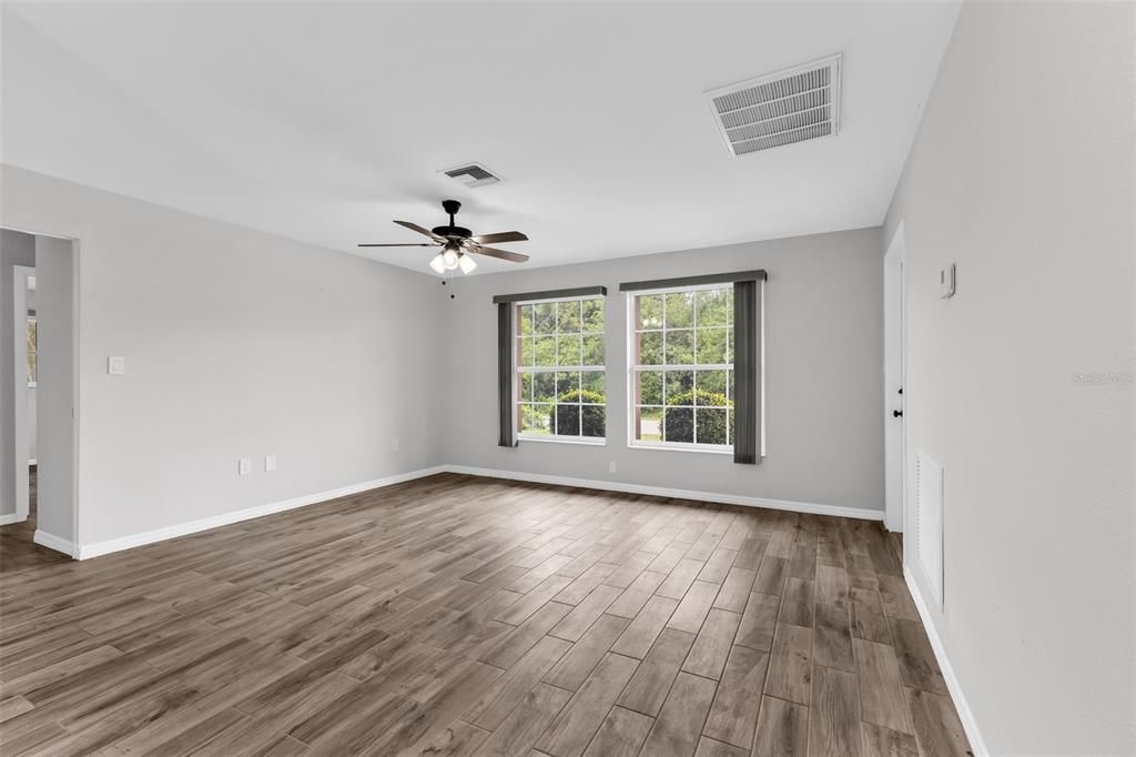 For Sale: $329,000 (3 beds, 2 baths, 1434 Square Feet)