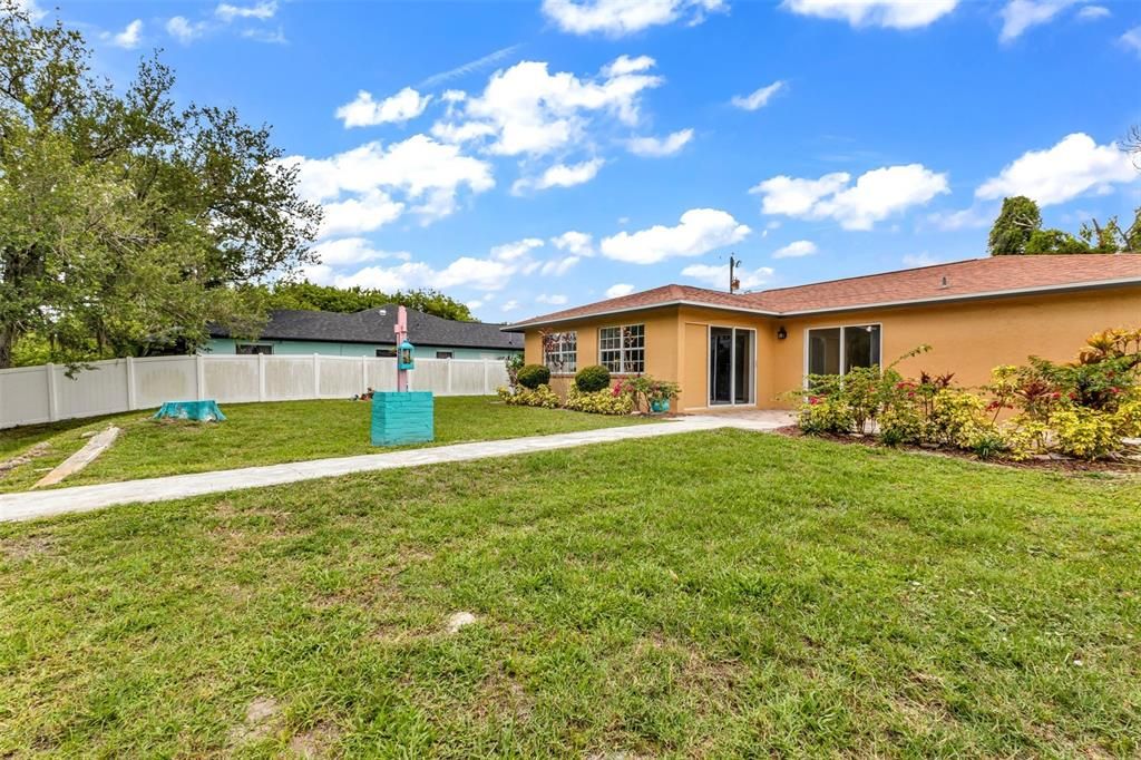 For Sale: $329,000 (3 beds, 2 baths, 1434 Square Feet)