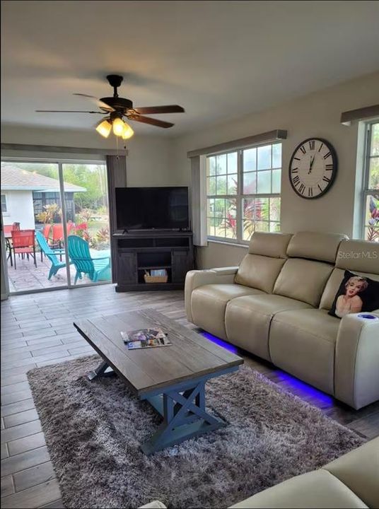 For Sale: $329,000 (3 beds, 2 baths, 1434 Square Feet)