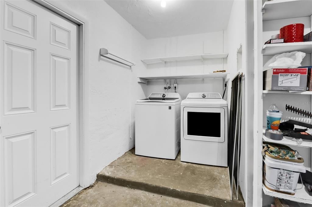 For Sale: $329,000 (3 beds, 2 baths, 1434 Square Feet)