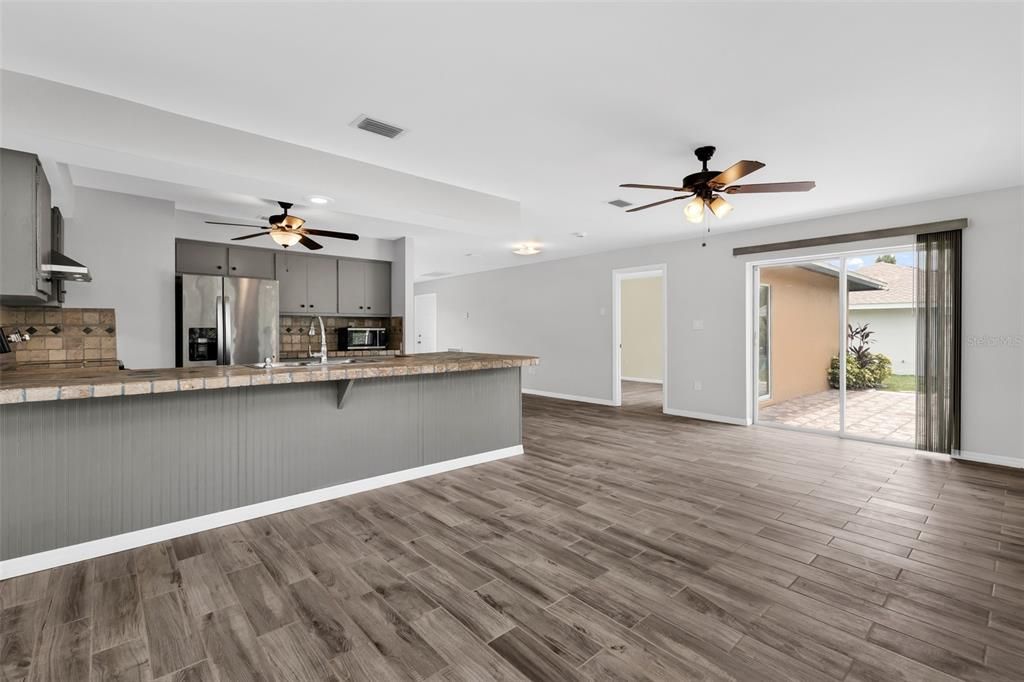 For Sale: $329,000 (3 beds, 2 baths, 1434 Square Feet)