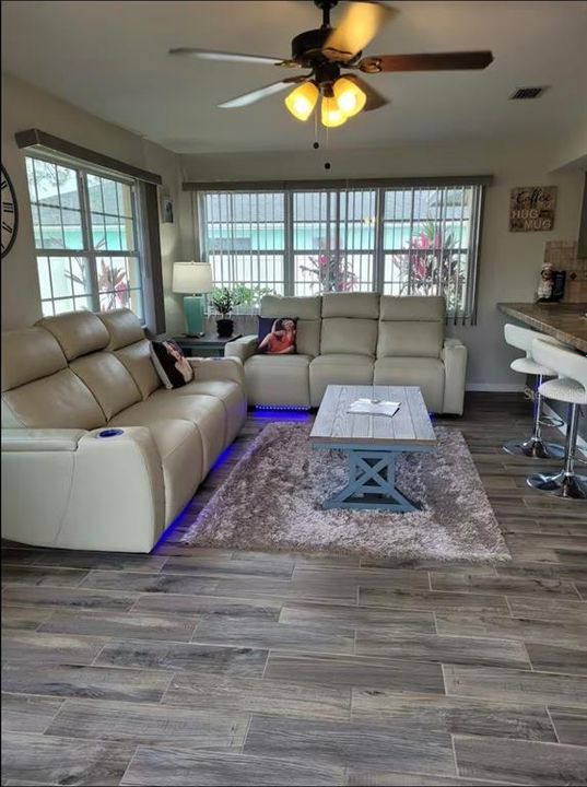 For Sale: $329,000 (3 beds, 2 baths, 1434 Square Feet)