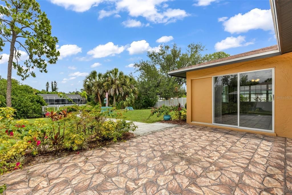 For Sale: $329,000 (3 beds, 2 baths, 1434 Square Feet)