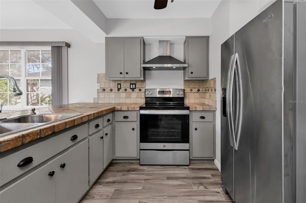 For Sale: $329,000 (3 beds, 2 baths, 1434 Square Feet)