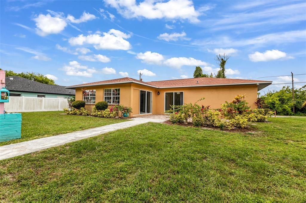For Sale: $329,000 (3 beds, 2 baths, 1434 Square Feet)