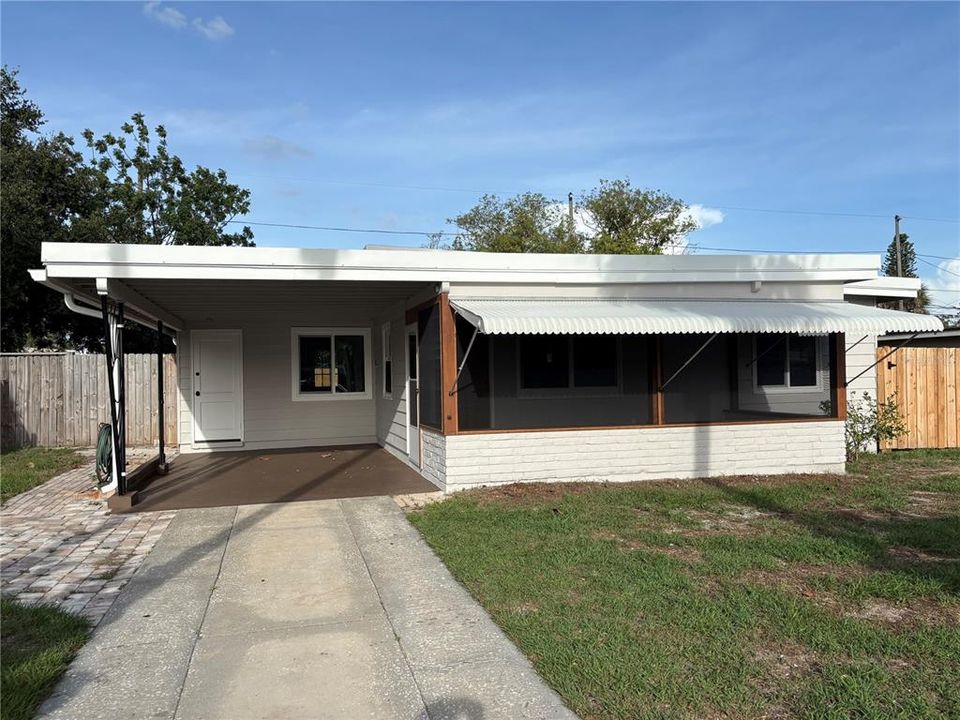 For Sale: $329,900 (2 beds, 1 baths, 816 Square Feet)