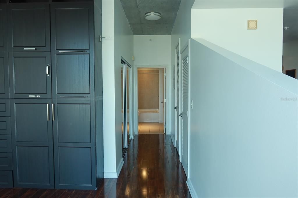 For Sale: $225,000 (1 beds, 1 baths, 772 Square Feet)