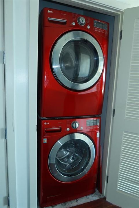 For Sale: $225,000 (1 beds, 1 baths, 772 Square Feet)