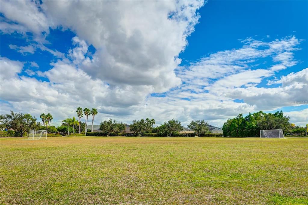 For Sale: $499,000 (4 beds, 2 baths, 2084 Square Feet)
