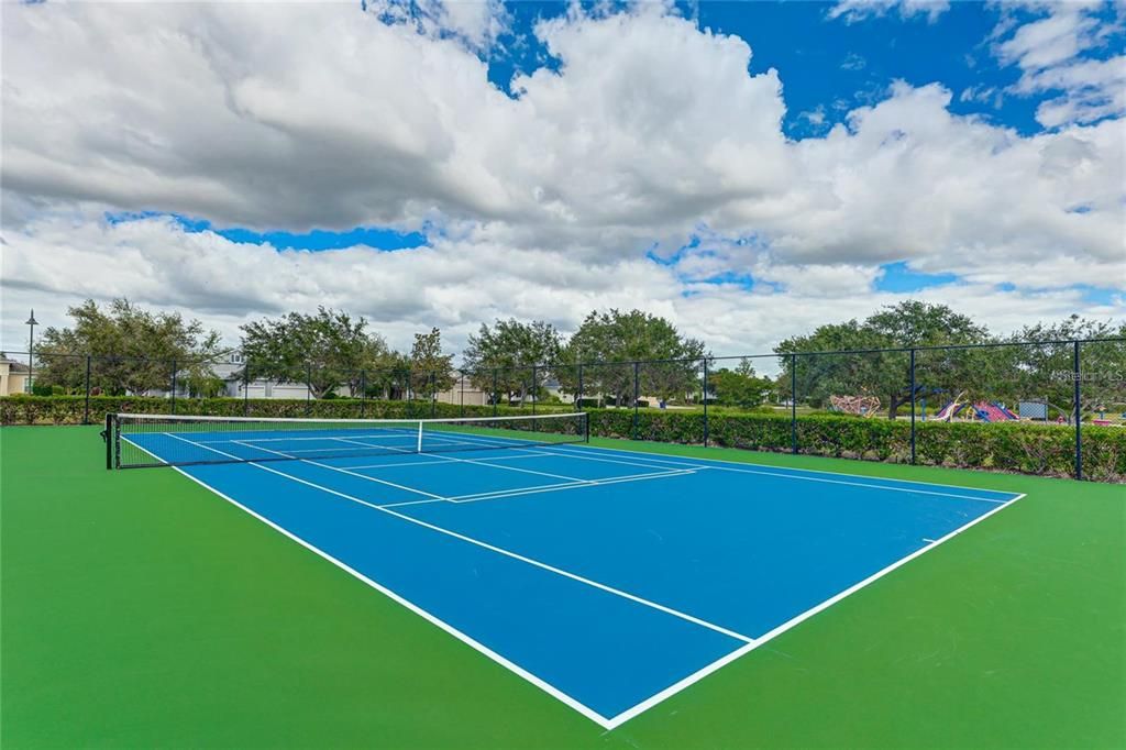 For Sale: $499,000 (4 beds, 2 baths, 2084 Square Feet)