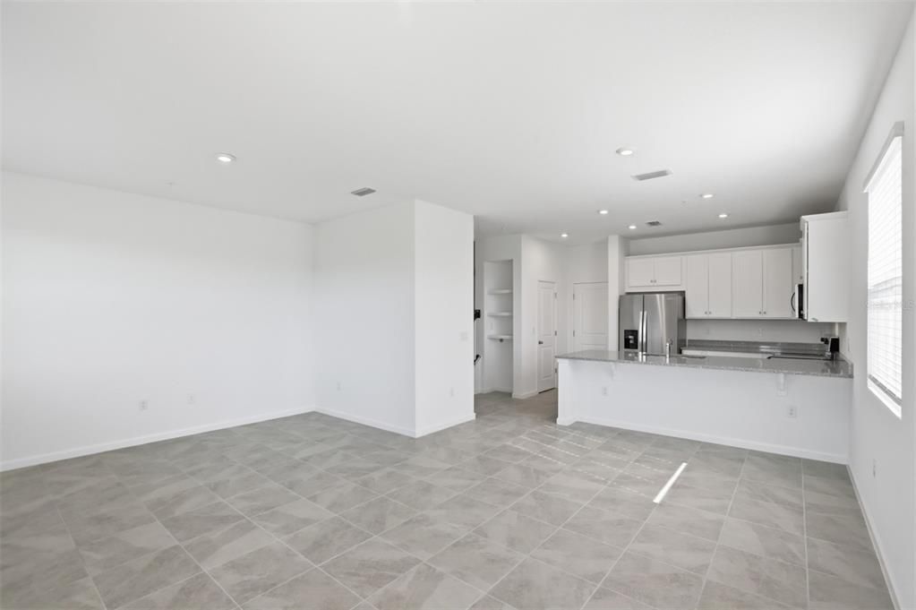 На продажу: $364,990 (4 спален, 2 ванн, 1678 Квадратных фут)