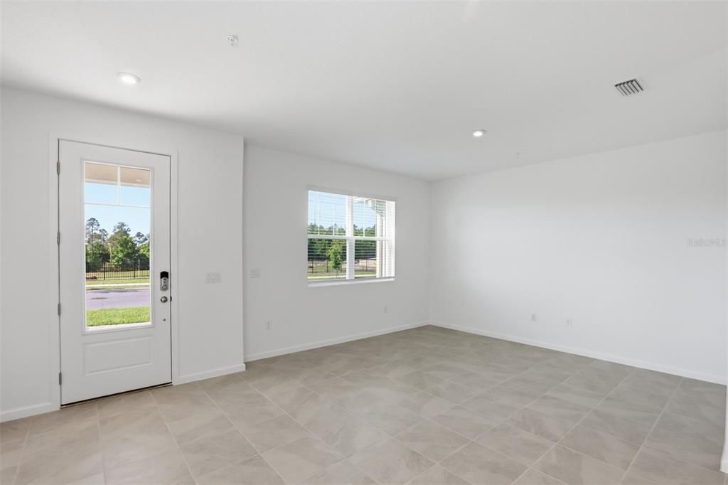 На продажу: $364,990 (4 спален, 2 ванн, 1678 Квадратных фут)