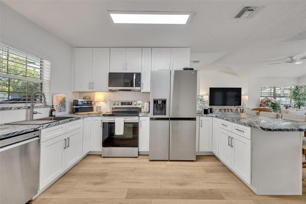 For Rent: $4,295 (4 beds, 2 baths, 1702 Square Feet)