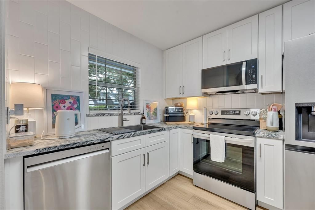 For Rent: $4,295 (4 beds, 2 baths, 1702 Square Feet)