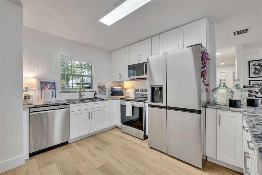 For Rent: $4,295 (4 beds, 2 baths, 1702 Square Feet)