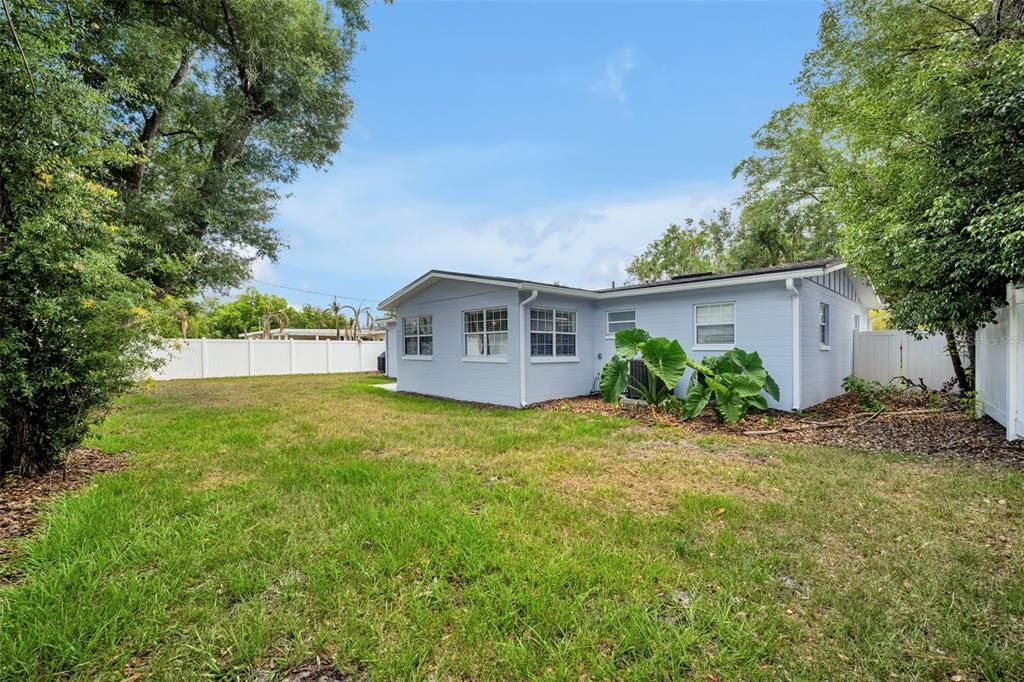 For Rent: $4,295 (4 beds, 2 baths, 1702 Square Feet)