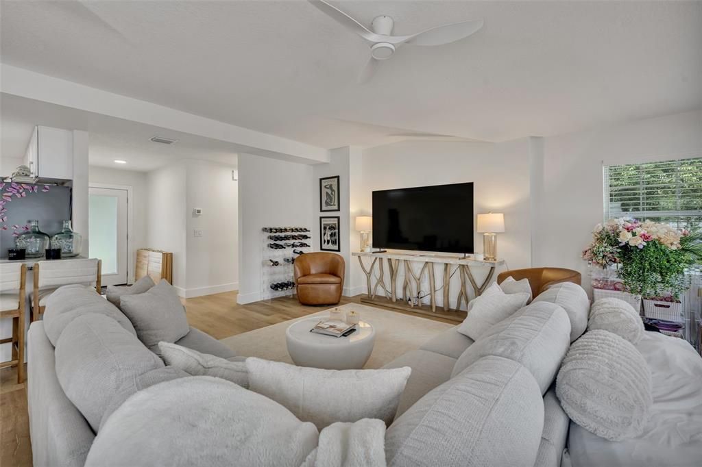 For Rent: $4,295 (4 beds, 2 baths, 1702 Square Feet)