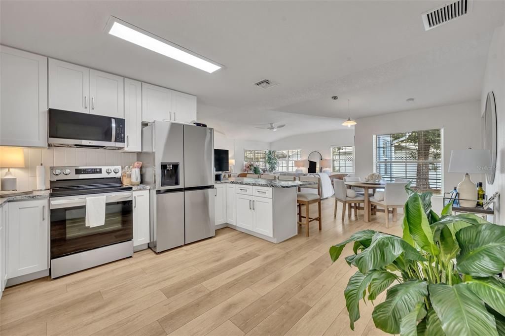 For Rent: $4,295 (4 beds, 2 baths, 1702 Square Feet)