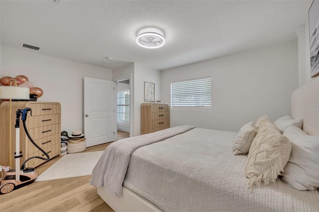 For Rent: $4,295 (4 beds, 2 baths, 1702 Square Feet)
