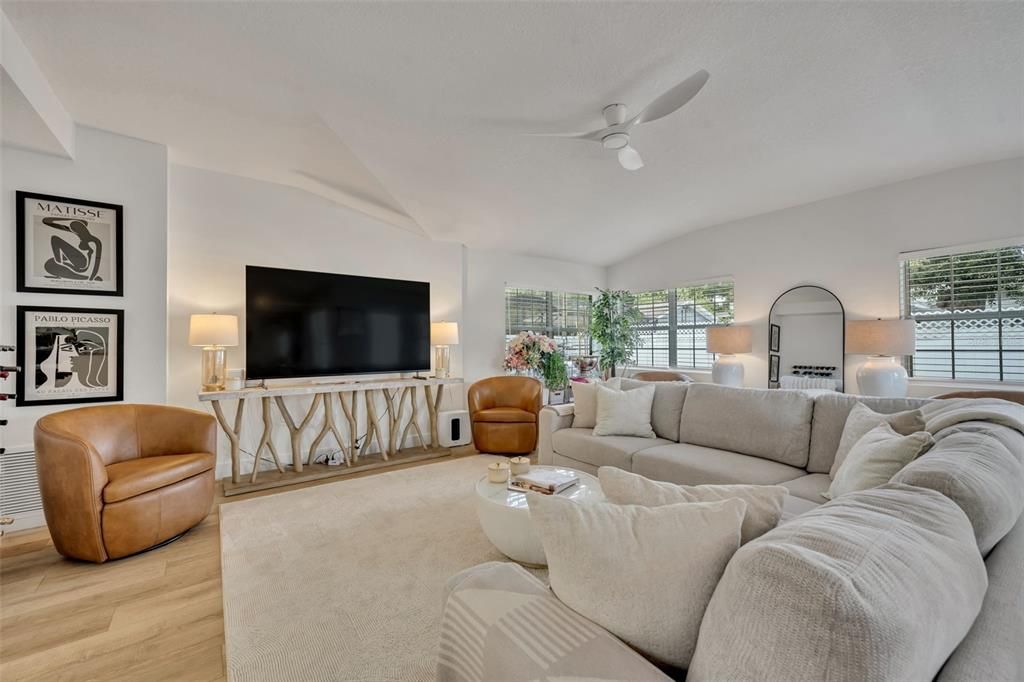 For Rent: $4,295 (4 beds, 2 baths, 1702 Square Feet)