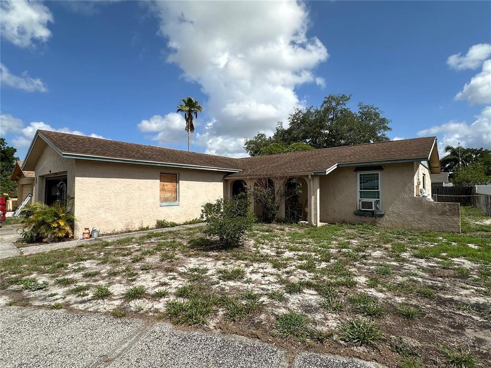 Activo con contrato: $269,000 (3 camas, 2 baños, 1208 Pies cuadrados)