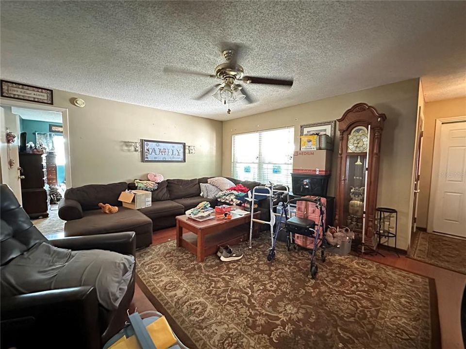 Activo con contrato: $269,000 (3 camas, 2 baños, 1208 Pies cuadrados)