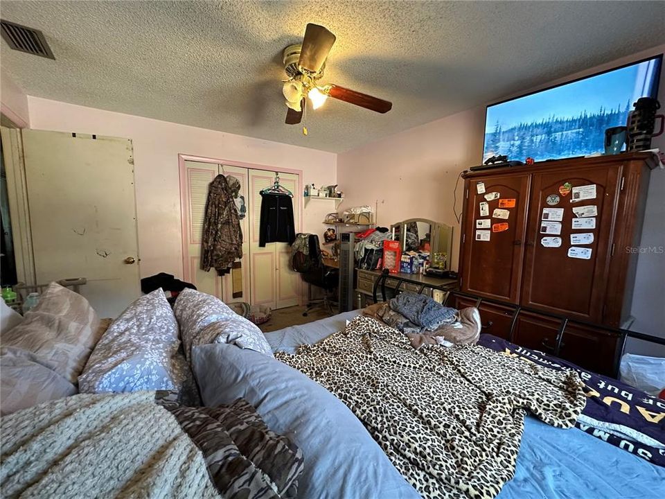 Activo con contrato: $269,000 (3 camas, 2 baños, 1208 Pies cuadrados)