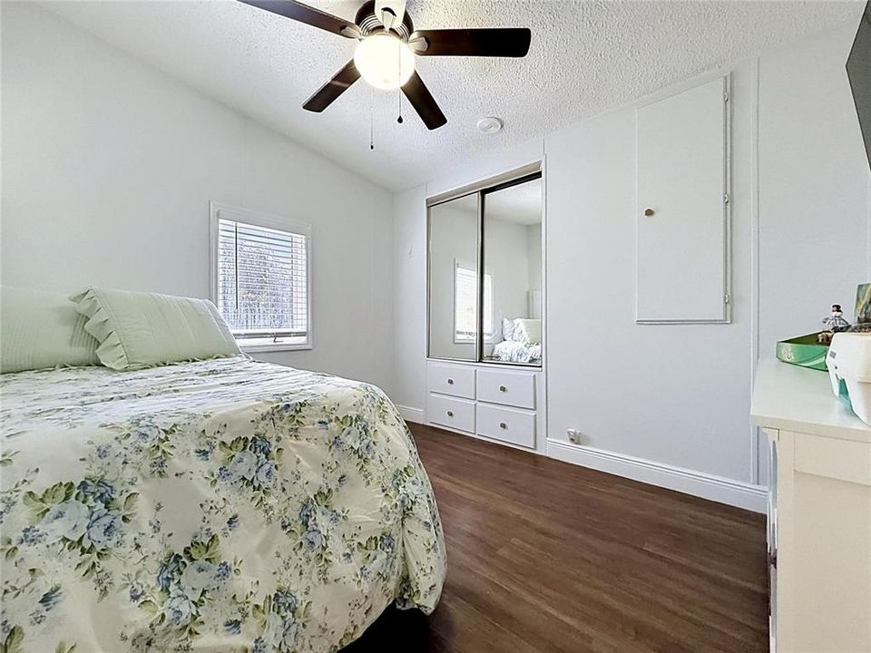 For Sale: $189,000 (2 beds, 2 baths, 868 Square Feet)