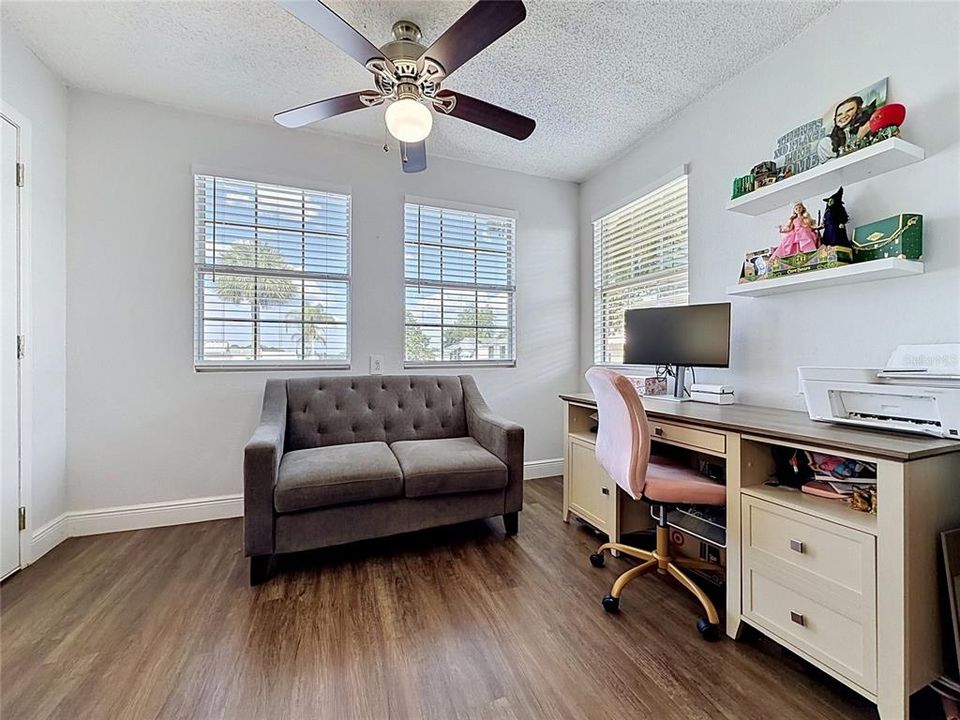 For Sale: $189,000 (2 beds, 2 baths, 868 Square Feet)