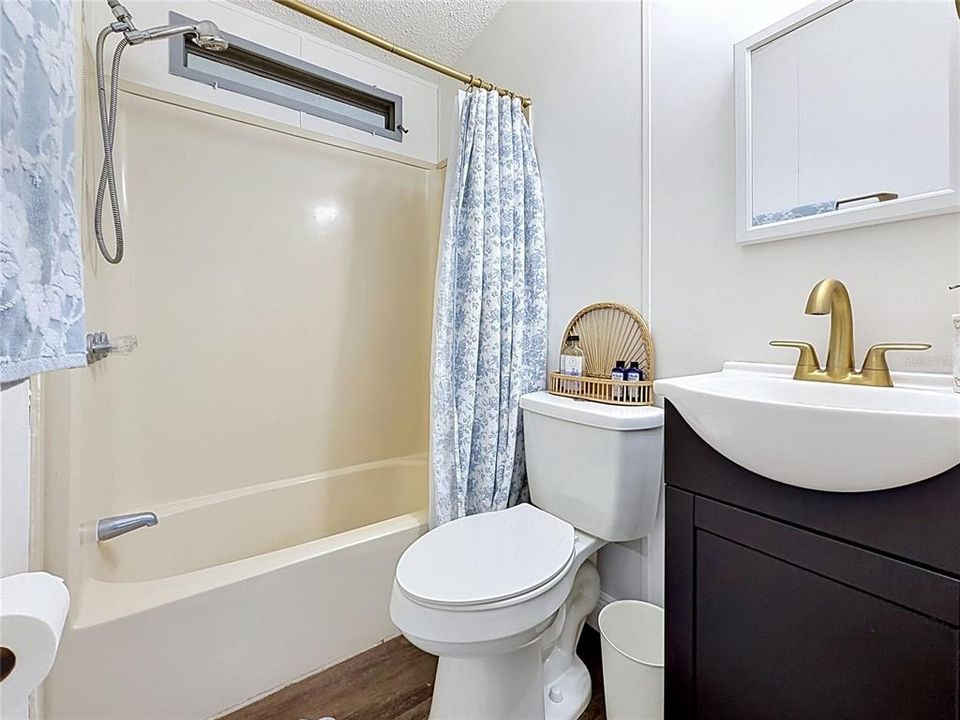 For Sale: $189,000 (2 beds, 2 baths, 868 Square Feet)
