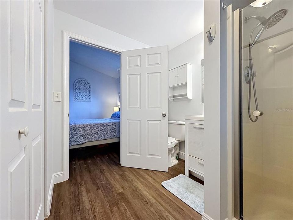 For Sale: $189,000 (2 beds, 2 baths, 868 Square Feet)