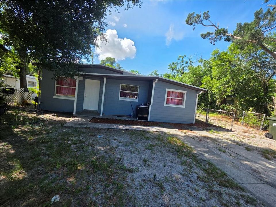 For Sale: $290,000 (4 beds, 2 baths, 1161 Square Feet)