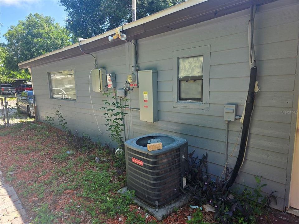 For Sale: $290,000 (4 beds, 2 baths, 1161 Square Feet)