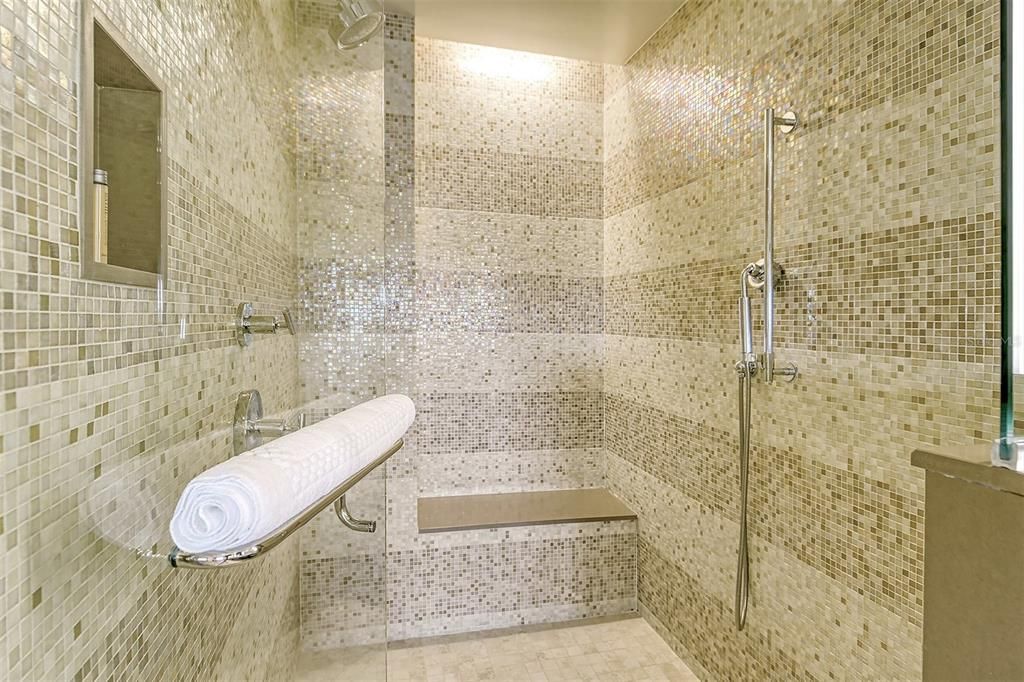 For Sale: $100,000 (2 beds, 3 baths, 1750 Square Feet)