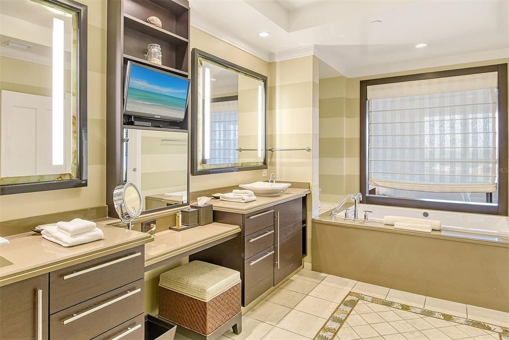 For Sale: $100,000 (2 beds, 3 baths, 1750 Square Feet)
