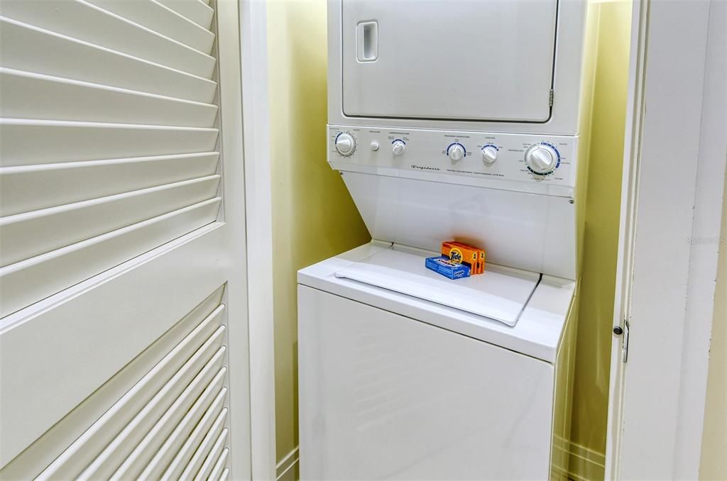 For Sale: $100,000 (2 beds, 3 baths, 1750 Square Feet)