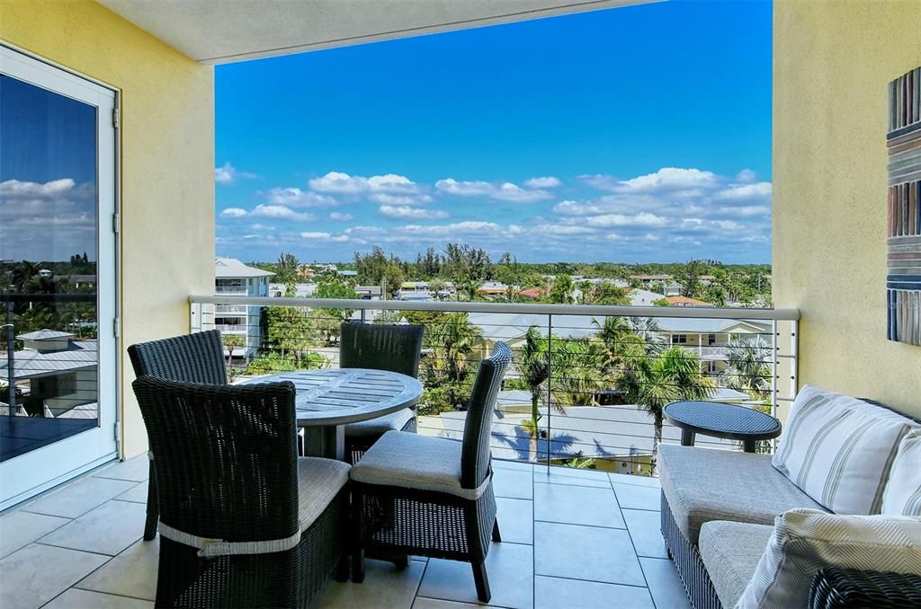 For Sale: $100,000 (2 beds, 3 baths, 1750 Square Feet)