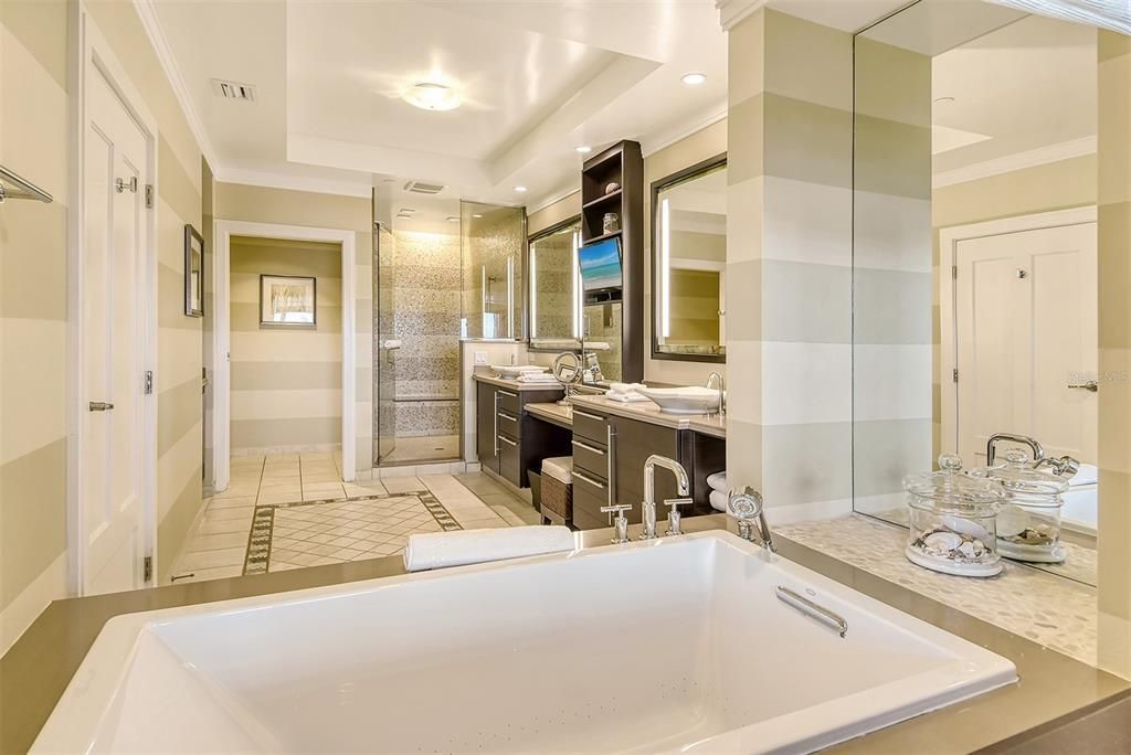 For Sale: $100,000 (2 beds, 3 baths, 1750 Square Feet)