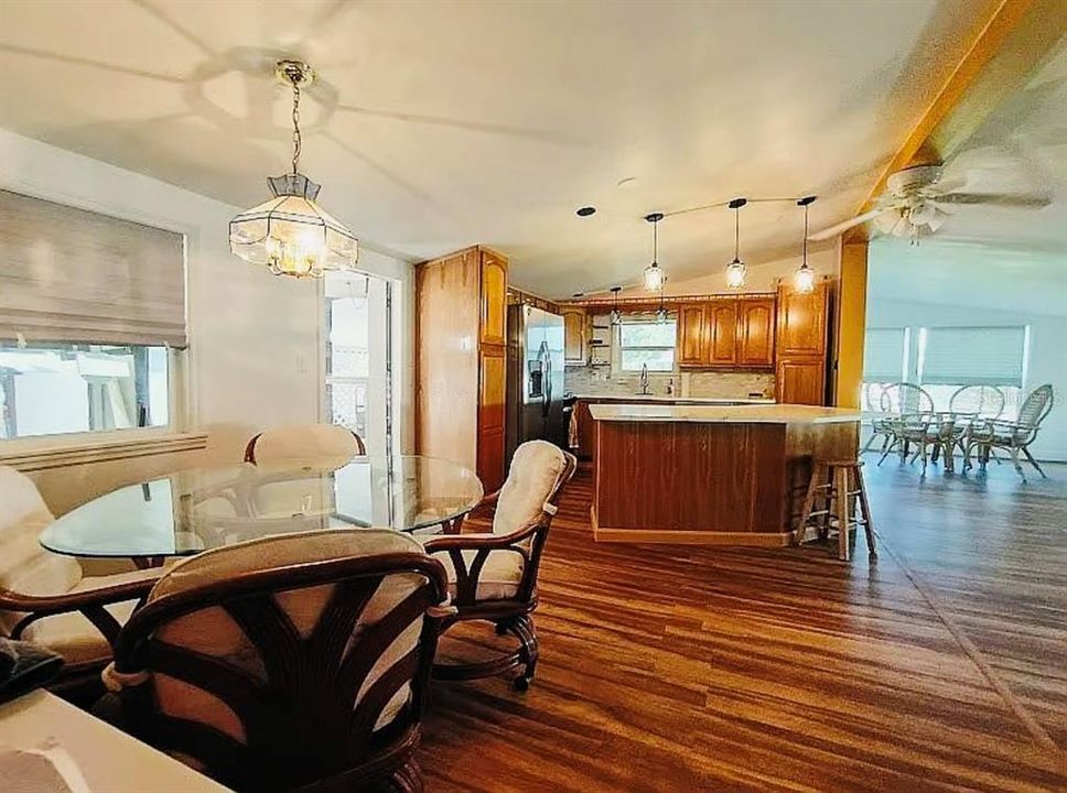En Venta: $249,000 (2 camas, 2 baños, 1110 Pies cuadrados)