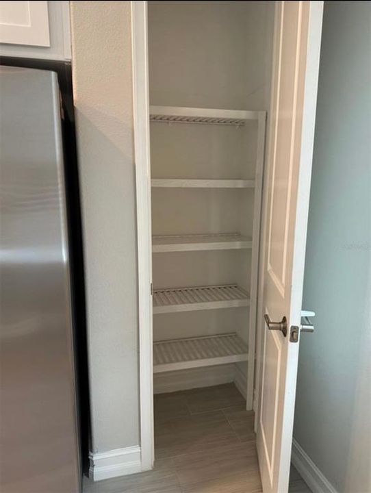 Под контрактом: $2,500 (3 спален, 2 ванн, 1827 Квадратных фут)