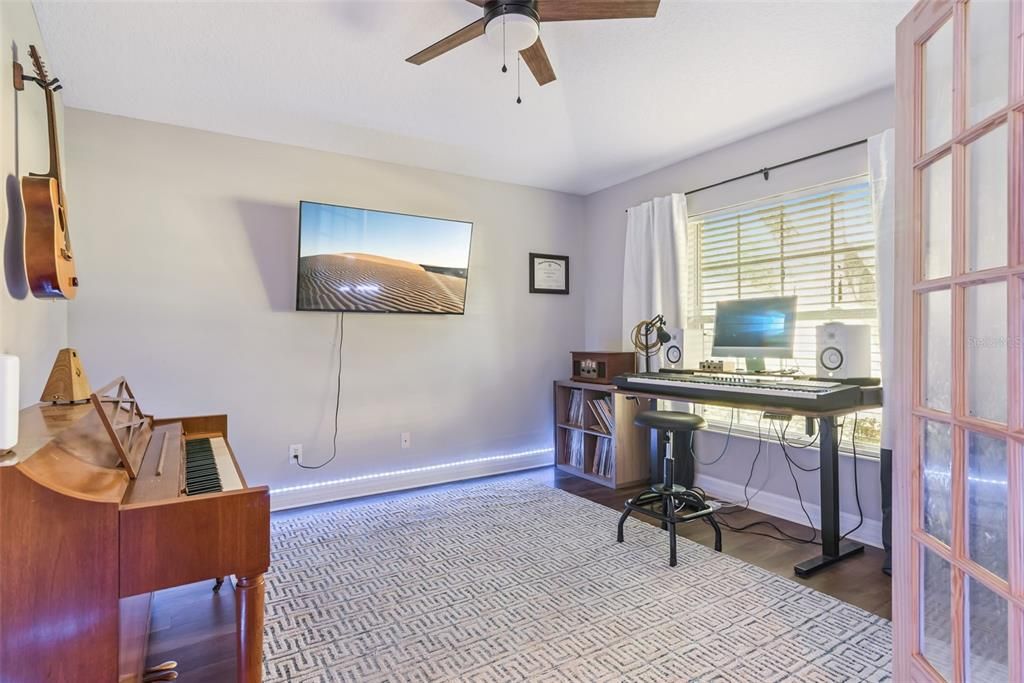 For Sale: $435,000 (3 beds, 2 baths, 2096 Square Feet)