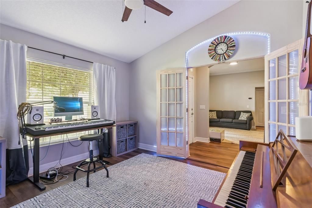For Sale: $435,000 (3 beds, 2 baths, 2096 Square Feet)