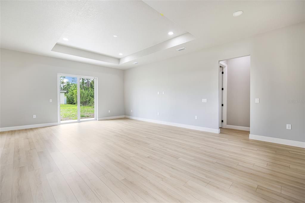 For Sale: $425,000 (3 beds, 2 baths, 1783 Square Feet)