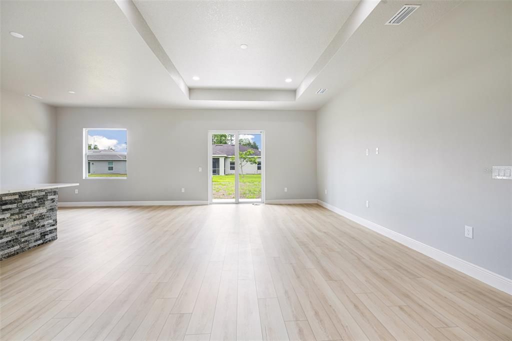 For Sale: $425,000 (3 beds, 2 baths, 1783 Square Feet)