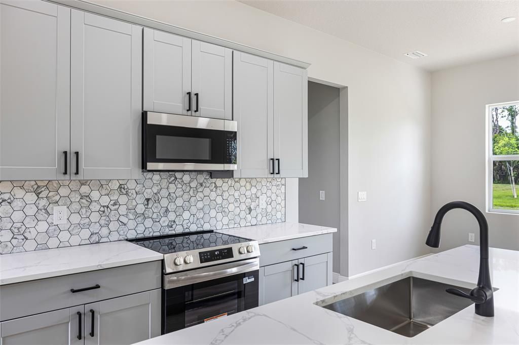 For Sale: $425,000 (3 beds, 2 baths, 1783 Square Feet)