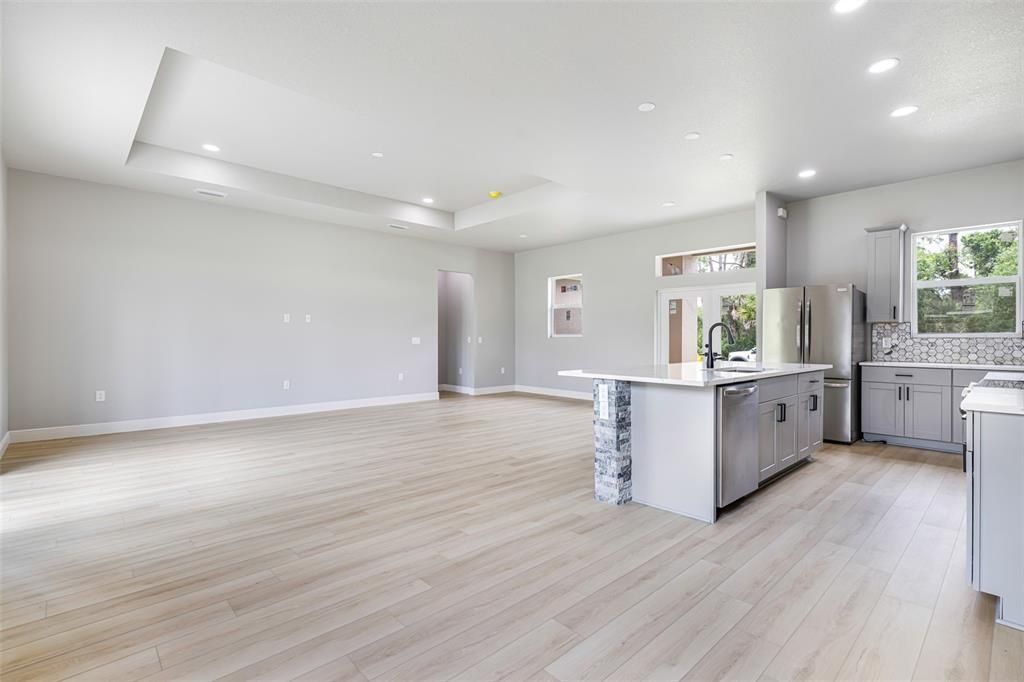 For Sale: $425,000 (3 beds, 2 baths, 1783 Square Feet)